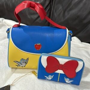 Snowhite Loungefly purse and wallet